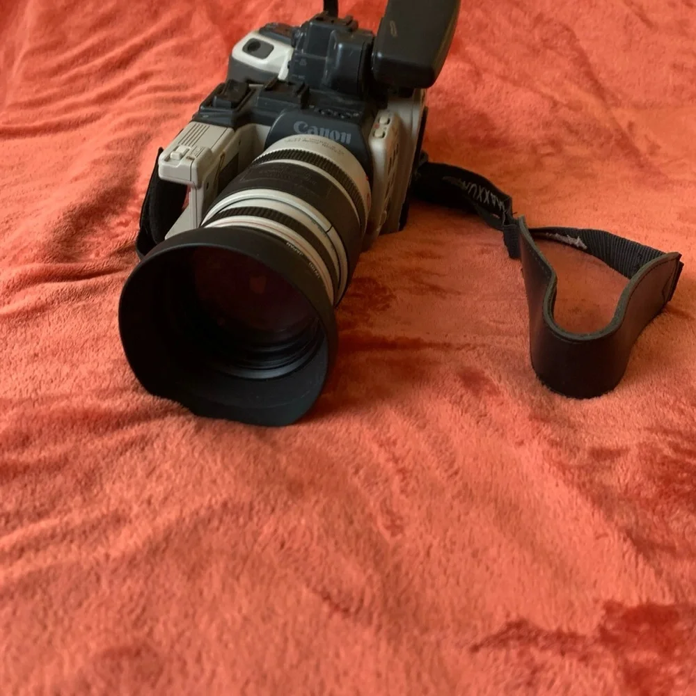 RARE vintage Canon L1A Hi8 8mm camcorder